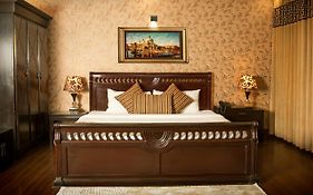 Royal Elegance Hotel